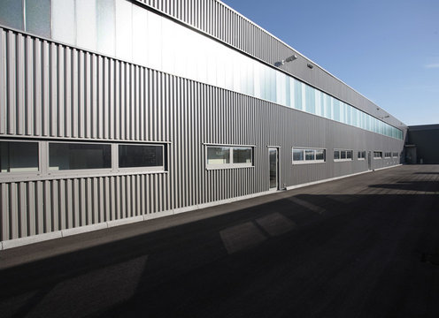 Krayer Umformtechnik_Produktionshalle Langenargen_Fassade © Tröger Architekten München